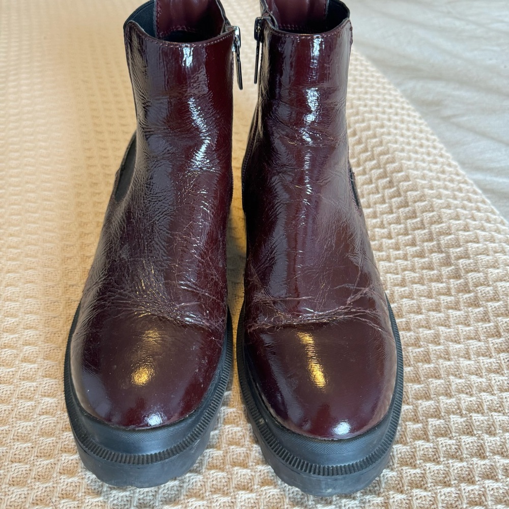 Blondo Red Lug Sole Boots Size 9.5